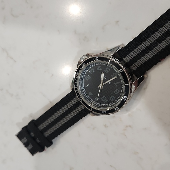 Men's Generic Watch - Picture 2 of 4